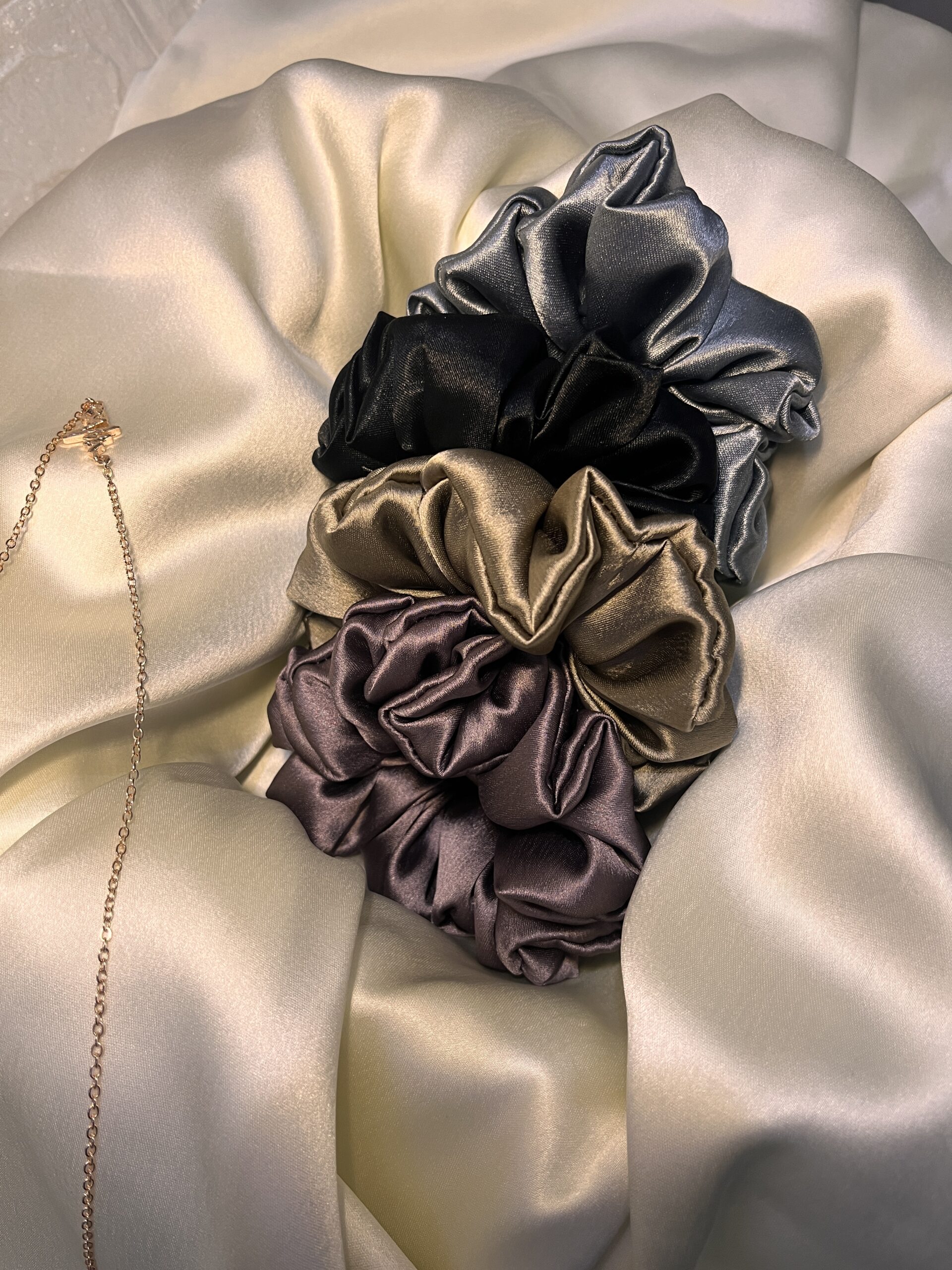 Formastyles metallic shade scrunchies in 4 shade silver, black, golden and lavender
